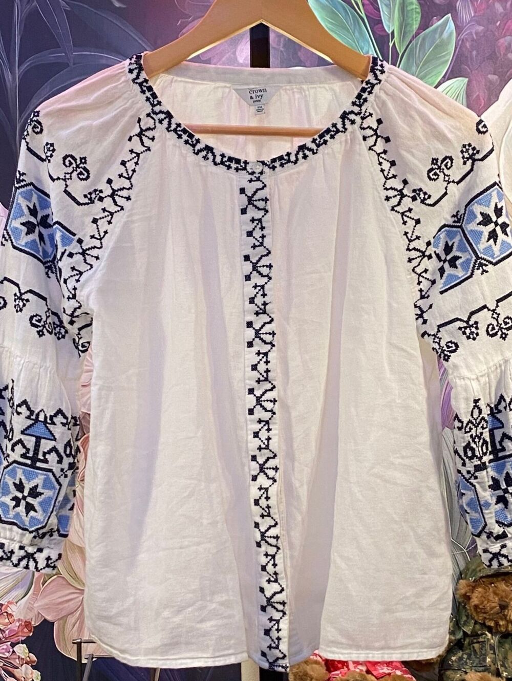 Crown & Ivy Petite M Embroidered Peasant Blouse Boho Folk Cottagecore White Blue